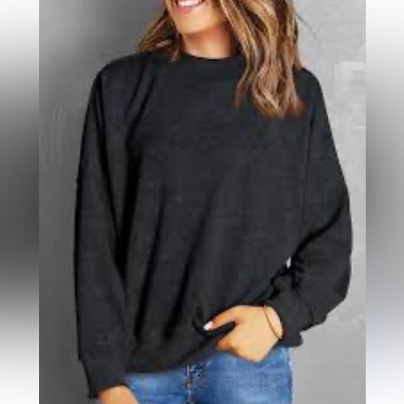 Tops - Women’s Black Sweatshirt